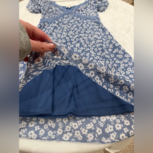 Dee Elly Blue Floral Mesh Mini Dress with Lace Trim - Size Small - Picture 4 of 9